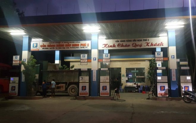 Yêu cầu giảm giá, cây xăng ở Nghệ An 'quên' thực hiện