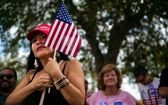 Vì sao bầu cử giữa kỳ Mỹ gay cấn từng phút được coi là cuộc trưng cầu dân ý về chính sách của Tổng thống Trump?