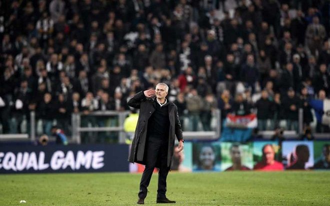 Ăn mừng khiêu khích CĐV Juventus, Mourinho suýt bị Bonucci lao vào tẩn nhau