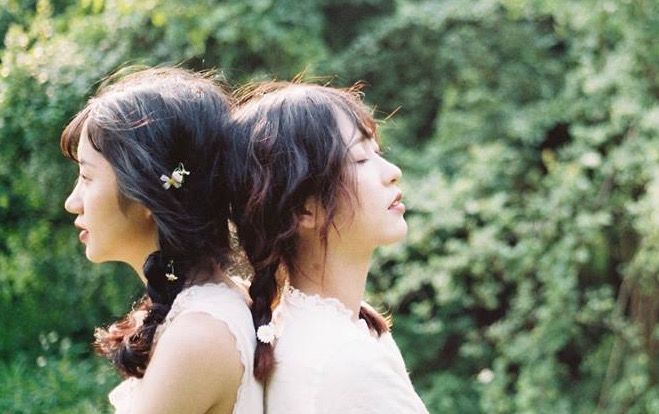 'Daisies on the rock' bộ ảnh minh chứng cho chuyện tình bách hợp lãng mạn