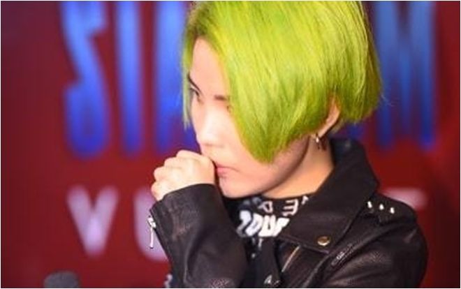 Ít phút trước khi sân khấu concert sáng đèn: Vũ Cát Tường gây choáng với màu tóc không-thể-nổi-hơn