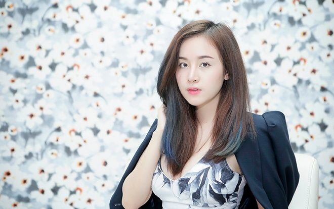 Ngỡ ngàng với nhan sắc càng ngày càng không thể nhận ra của Bà Tưng sau phẫu thuật thẩm mỹ