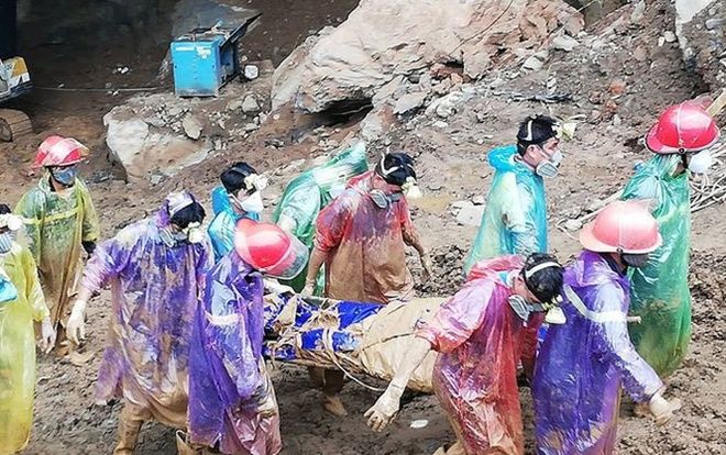 Vụ 2 phu vàng mắc kẹt ở Hòa Bình: Phát hiện 1 thi thể có dấu hiện biến dạng sau 7 ngày tìm kiếm