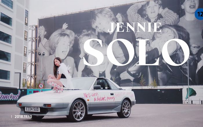 Ngoài núi đồ hiệu đắt tiền, YG còn đầu tư hẳn xế cổ cho Jennie trong MV 'Solo' đánh lẻ đầu tiên