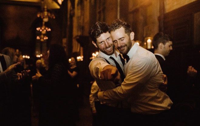 Chuyện tình mùa đông đầy hạnh phúc và hôn lễ tinh tế của cặp đôi đồng tính New York