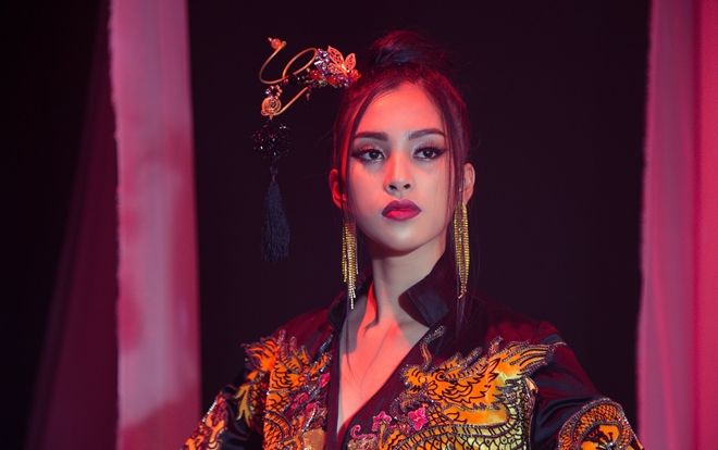 Click xem ngay: Màn cover 'Lạc trôi' cùng bộ ảnh cổ trang đẹp ma mị của Hoa hậu Tiểu Vy tại Miss World 2018