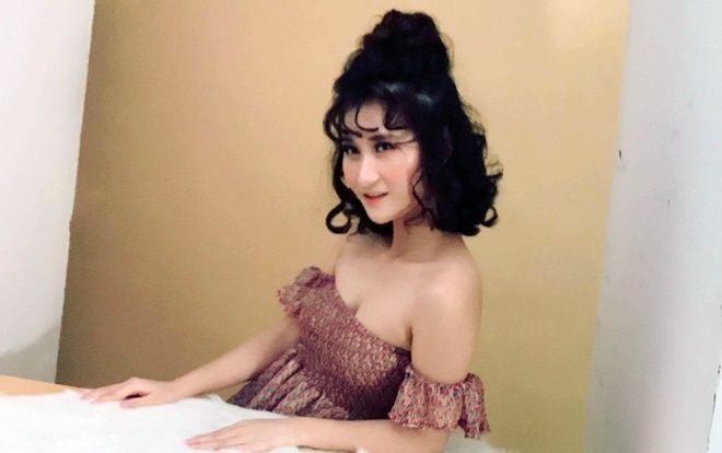 Cận cảnh bạn gái nóng bỏng khen tiền vệ ĐTVN 'đá sân nhỏ' 9 điểm