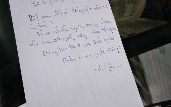 Lỡ quẹt xe ô tô trầy xước, 'thủ phạm' để lại mảnh giấy cùng lời nhắn gửi đến 'khổ chủ' khiến nhiều người không thể tin được