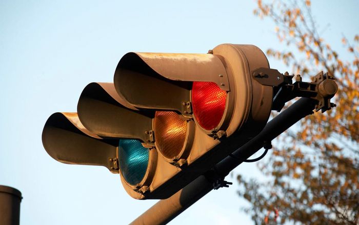 Tại sao đèn giao thông ở Nhật Bản có màu xanh lam thay vì xanh lục?