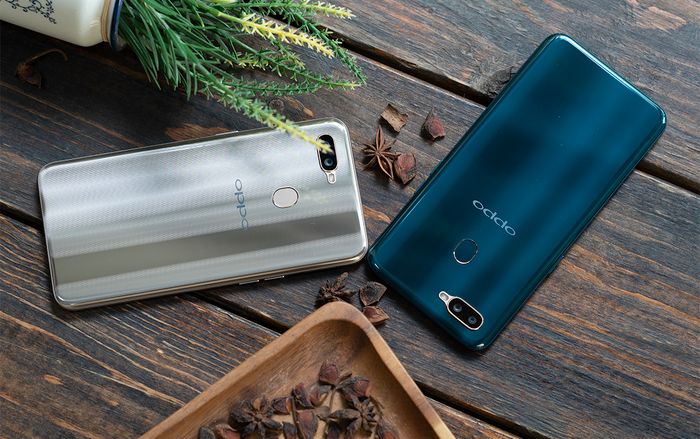 Cận cảnh OPPO A7 vừa ra mắt : Thiết kế bóng bẩy, cấu hình tầm trung!