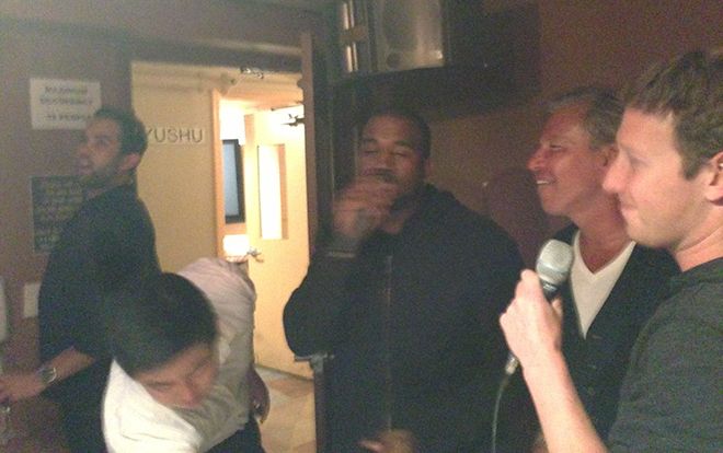 Kanye West từng đi karaoke với Mark Zuckerberg và bài hát hai người chọn thì người Việt nào cũng biết