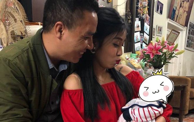 Hôn phu của MC Hoàng Linh đăng ảnh tình cảm giữa tâm bão chia tay, bày tỏ ý muốn sinh thêm một cô con gái