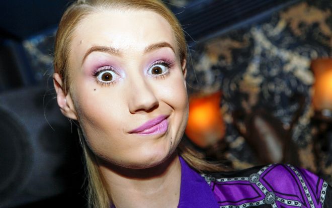 Bị tạt thẳng nước vào mặt trong đêm nhạc, Iggy Azalea giữ vững ngôi vị… rapper 'con ghẻ quốc dân'!