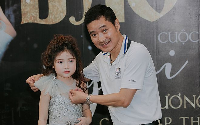 Trước giờ Việt Nam 'đại chiến' Malaysia, danh thủ Hồng Sơn lại gây bất ngờ với con gái cưng