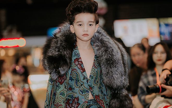 Mẫu nhí đẹp trai như hoàng tử trong cổ tích hớp hồn mọi ánh nhìn