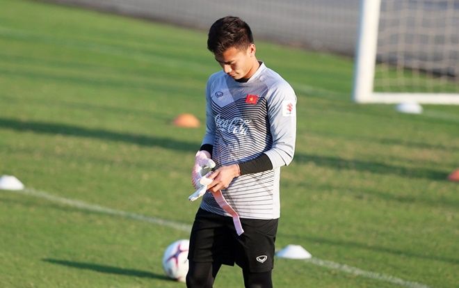 Đá AFF Cup trong cảnh nợ lương, Bùi Tiến Dũng, Trọng Hoàng thêm nỗi lo thất nghiệp