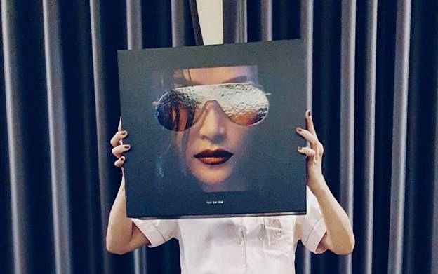 Từ sửng sốt đến hoảng loạn: Xem ngay album Đông Nhi - XoX sở hữu size khổng lồ!