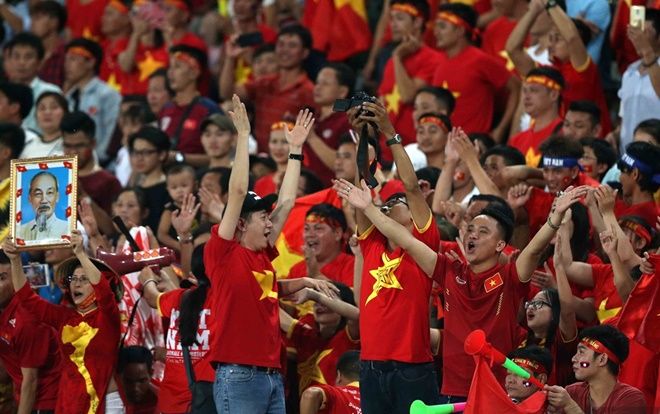 CĐV Việt Nam đông gấp 5 lần Thái Lan, cuồng nhiệt nhất AFF Cup 2018!
