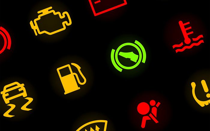 5 tín hiệu đèn cảnh báo trên ôtô mà người lái nên hiểu rõ để tránh những tai nạn không đáng có
