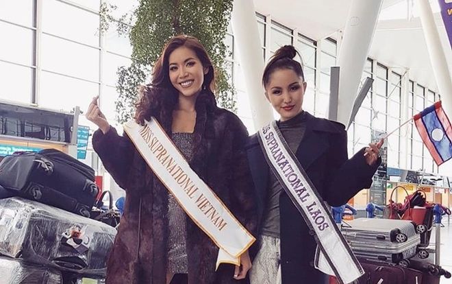 Minh Tú tươi tắn chụp ảnh cùng đại diện Lào trên đất Ba Lan nhưng nhân vật gây chú ý nhất lại là…