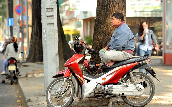 Tài xế Grab bàn tay phải chỉ có một ngón vẫn miệt mài lao động và cách ứng xử 'cực đẹp' của vị khách trẻ