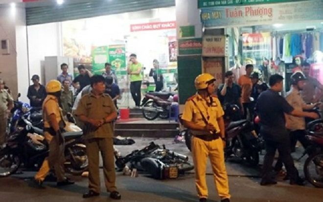 Bị truy đuổi, kẻ cướp điện thoại đâm 'hiệp sĩ' trọng thương ở Sài Gòn