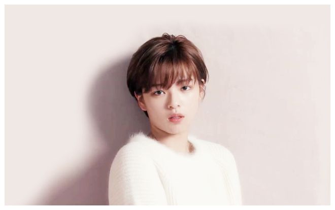 JungYeon (Twice) được khen hết lời vì nuôi tóc dài