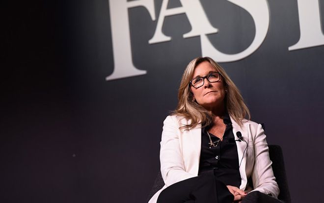 'Nữ tướng’ của Apple chẳng biết nhiều về công nghệ nhưng nhận lương cao gấp đôi CEO Tim Cook