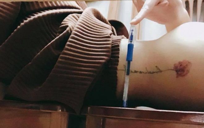 Vòng tay chạm rốn đã lỗi mốt rồi, bây giờ 'đo eo con kiến' bằng bút mới là đỉnh!