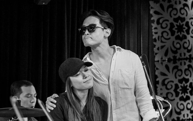 Mỹ Tâm - Hà Anh Tuấn ôm nhau tình tứ trong hậu trường: Fan 'đẩy thuyền' đi thôi, còn chờ gì nữa!