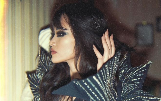 Bài học ở dự án XoX dành cho Đông Nhi: Té ngã liên miên suốt 2 MV, chị nên tập chạy!