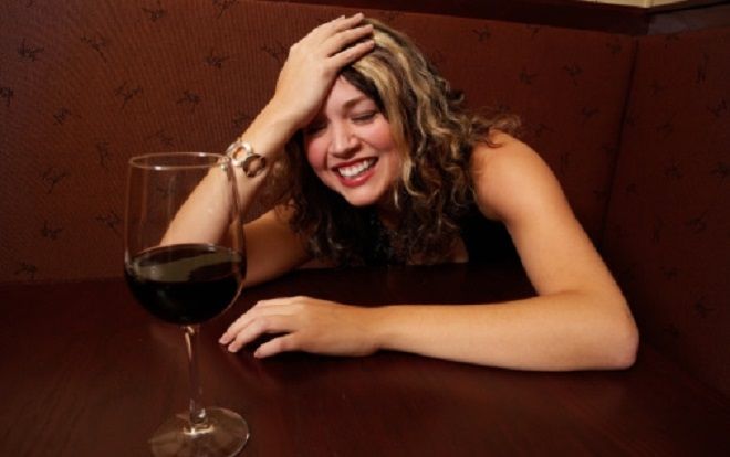 Gạ gẫm bạn gái mới quen vào khách sạn rồi giả vờ không mang tiền vay 500k, anh chàng bất ngờ 'mất trí nhớ'