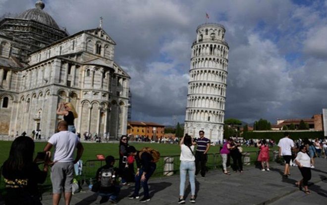 Tháp nghiêng Pisa đang dần thẳng lại