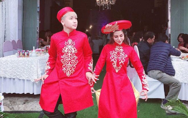 Vlogger Huy Cung gây sốt khi bí mật tổ chức đám hỏi với bạn gái xinh như hot girl ở tuổi 23