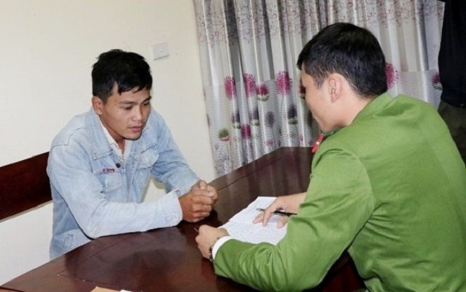 Thấy thiếu nữ xinh đẹp, kẻ cướp tài sản lao vào ôm sàm sỡ