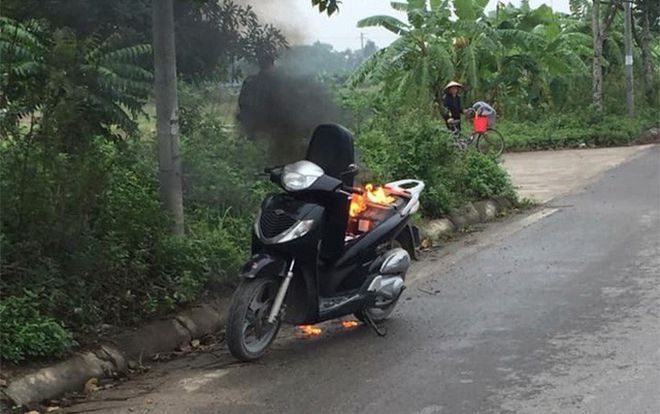 Xe SH bất ngờ bốc cháy vì thói quen không ít người cũng đang mắc phải