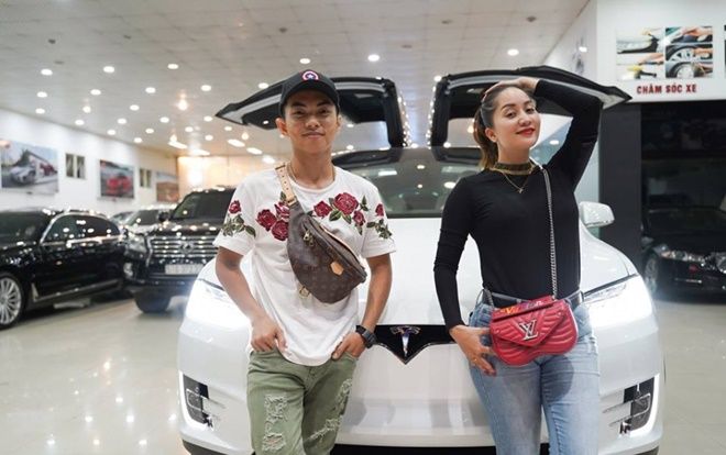 Phan Hiển mạnh tay tặng vợ Khánh Thi quà khủng sau khi lỡ tay đăng ảnh ‘dìm hàng’