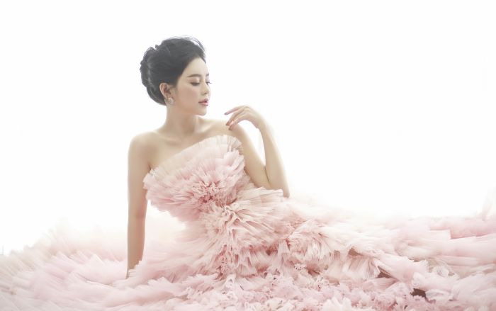 Ngọc Ny The Voice phủ nhận 'dao kéo', thừa nhận nịt bụng để có vòng eo 55 cm