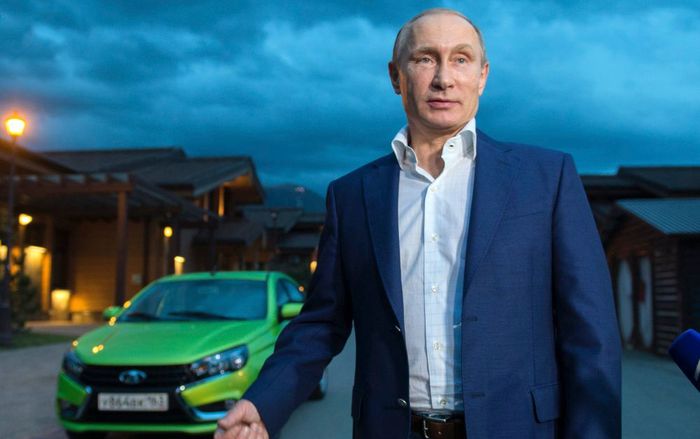 15 xế hộp khủng Tổng thống Nga Vladimir Putin từng cầm lái