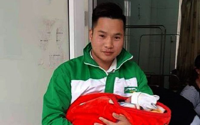 Tài xế taxi đỡ đẻ thành công cho một sản phụ ngay trên xe