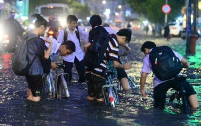 Tin khẩn: Sài Gòn, Nha Trang và Vũng Tàu cho toàn bộ học sinh trên địa bàn nghỉ ngọc ngày 26/11 để tránh bão