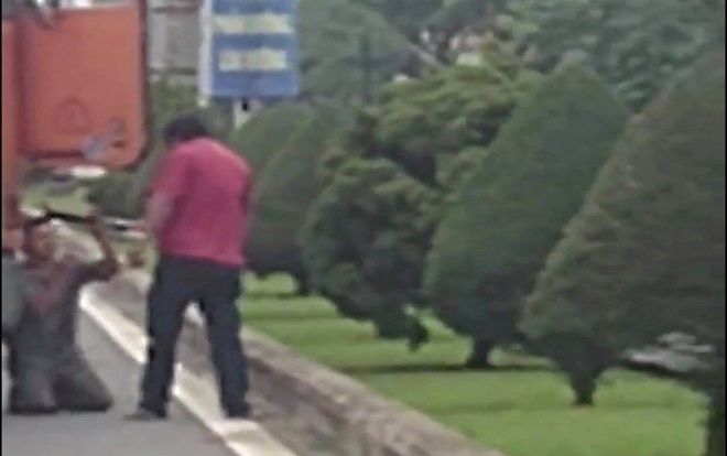 Trích xuất camera xem xét hành vi tài xế container bắt đồng nghiệp quỳ lạy giữa đường