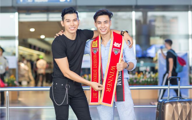Dàn trai đẹp Ngọc Tình, Trịnh Bảo làm 'náo loạn' sân bay khi tiễn Mai Tuấn Anh đi thi Manhunt International 2018