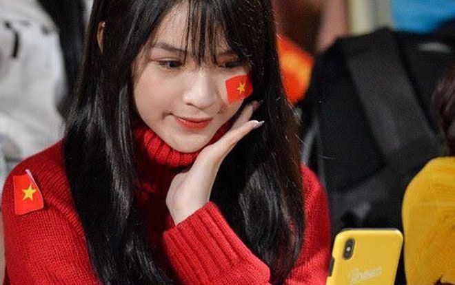 Truyền thông châu Á: Hot girl Việt Nam đẹp nhất AFF Cup 2018