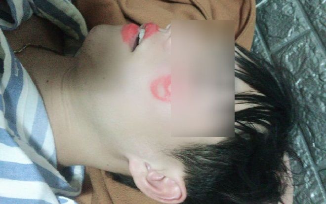 Nhân lúc chồng say xỉn, cô nàng giả vờ đuổi muỗi để đánh cho bõ tức khiến hội chị em nhao nhao hiến kế trị chồng