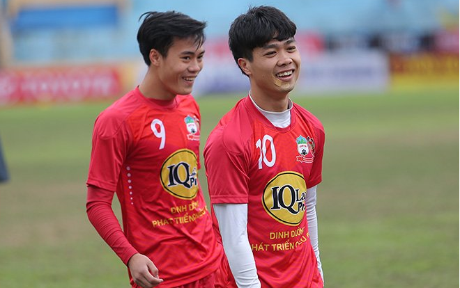 Triệu fan nữ 'tan chảy' với bản tình ca '10 năm yêu nhau' của Công Phượng - Văn Toàn