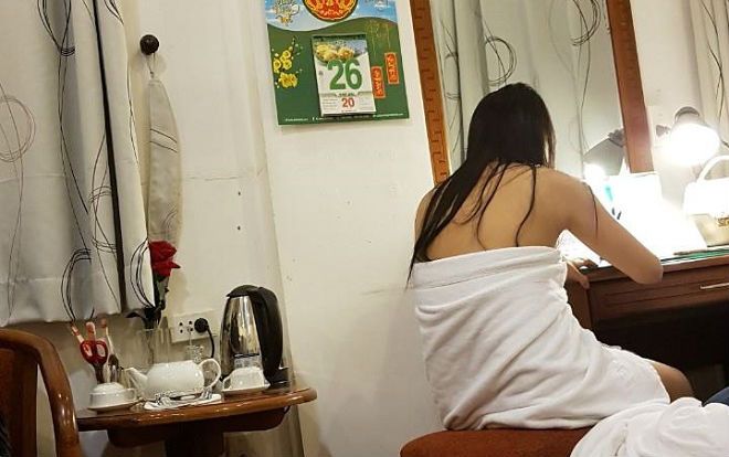 Nữ nhân viên nhà hàng bán dâm cho khách giá 4 triệu đồng/lượt ở Sài Gòn