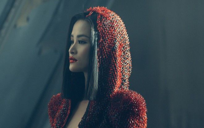 Thôi không vui nữa: Nhìn Đông Nhi ngã lên ngã xuống vì MV thế này, xót xa quá…