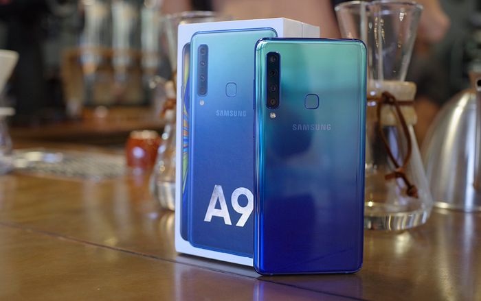 Mở hộp Samsung Galaxy A9 (2018): Màu sắc đẹp khó cưỡng, cụm 4 camera độc đáo!