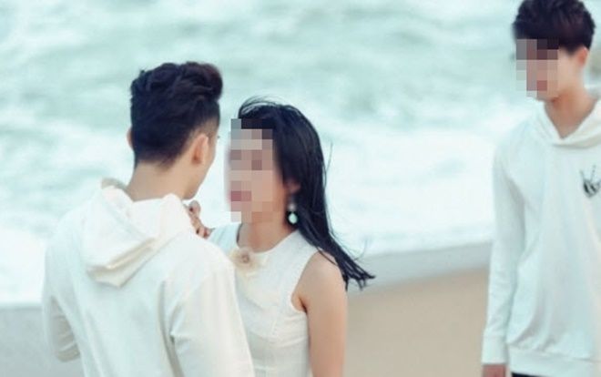 Đắng lòng nhìn crush và bạn thân thành đôi, cô gái chỉ còn biết than trời 'trai đẹp đã ít sao còn yêu nhau'